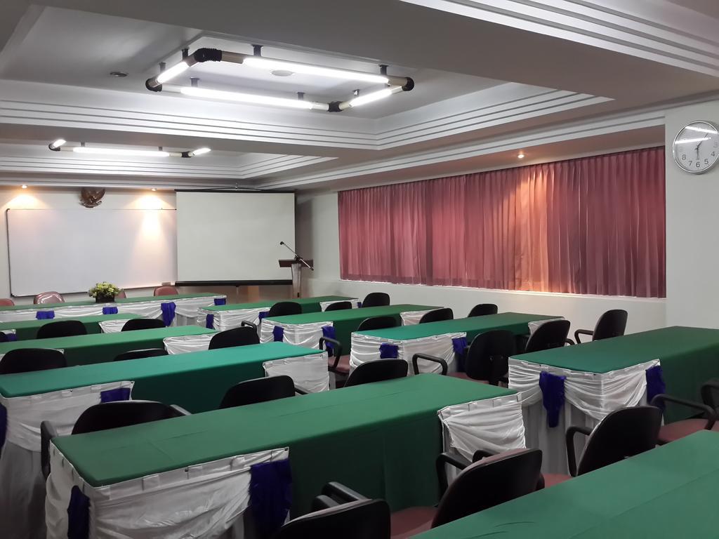 Reddoorz Plus Near Kebayoran Baru Blok S Jakarta Exterior foto