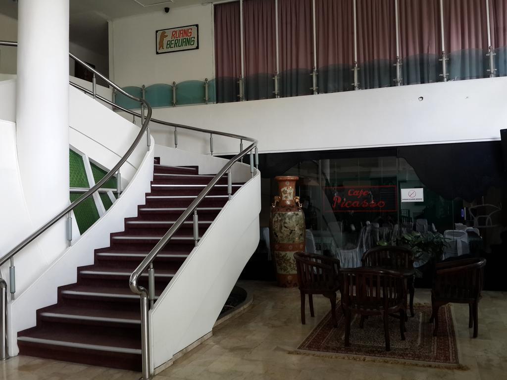 Reddoorz Plus Near Kebayoran Baru Blok S Jakarta Exterior foto