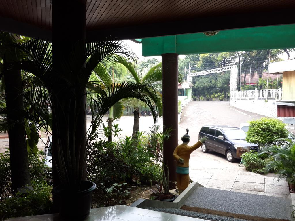 Reddoorz Plus Near Kebayoran Baru Blok S Jakarta Exterior foto