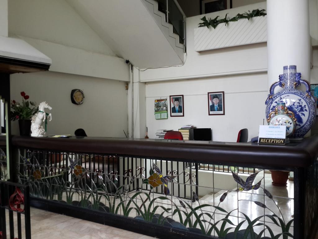 Reddoorz Plus Near Kebayoran Baru Blok S Jakarta Exterior foto