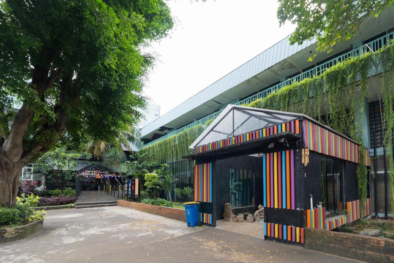 Reddoorz Plus Near Kebayoran Baru Blok S Jakarta Exterior foto
