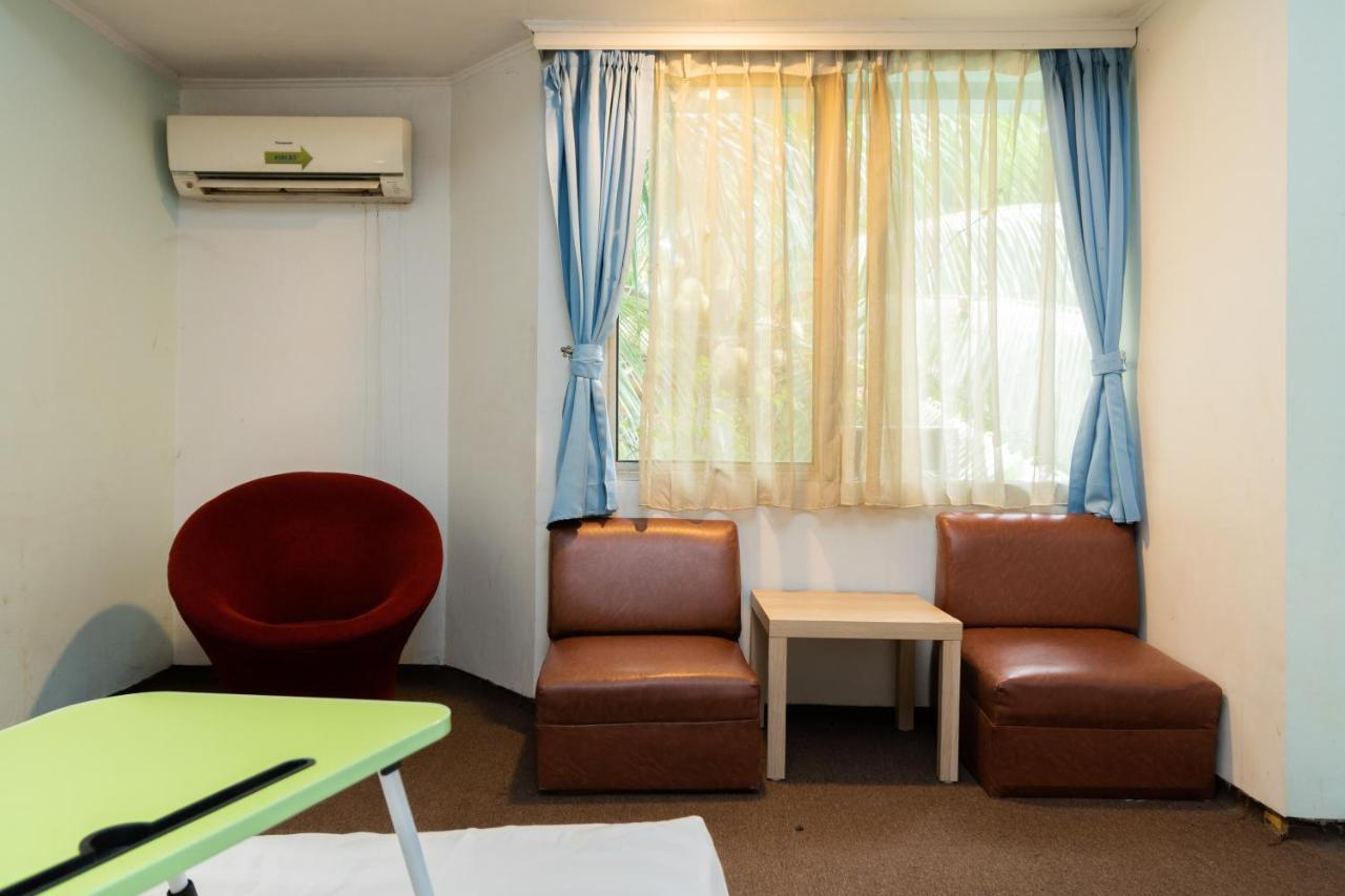 Reddoorz Plus Near Kebayoran Baru Blok S Jakarta Exterior foto